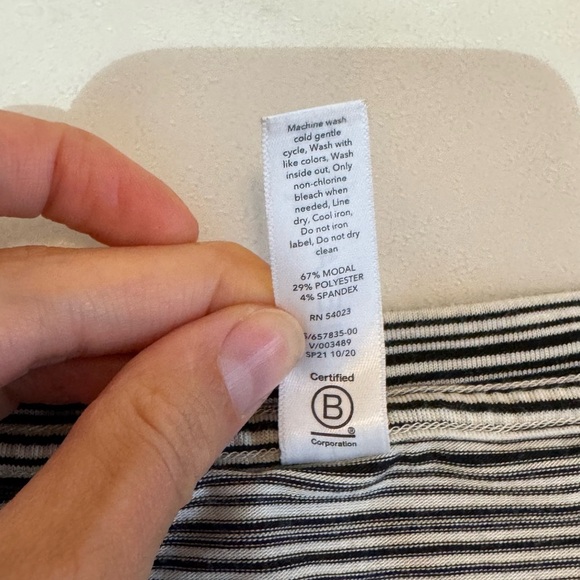 Athleta Black & White Striped Long Sleeve Top – Women’s XLT – High Low Hem - Picture 5 of 7